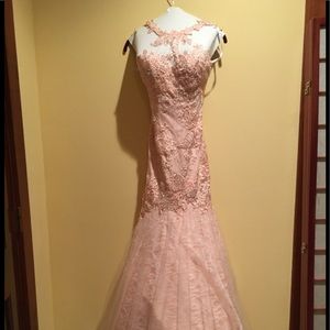 Mac Duggal formal mermaid flair dress.